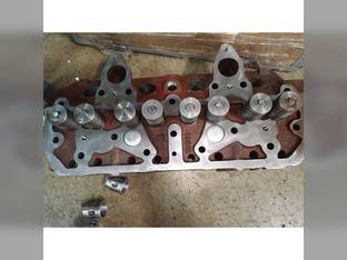 Used Cylinder Head with Valves International 384 2424 276 B275 BD154 B414 424 444 354 TD5 434 2300A 364 500 3043824R1