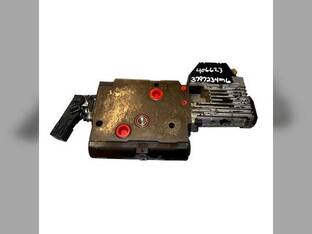 Used Auxiliary Valve fits Massey Ferguson 6445 6455 6465 6480 6485 6490 6495 6497 6499 6614 6615 6616 7465 7475 7485 7490 7495 7497 7615 7616 7618 7622 fits Challenger MT545B fits AGCO 3797234M6