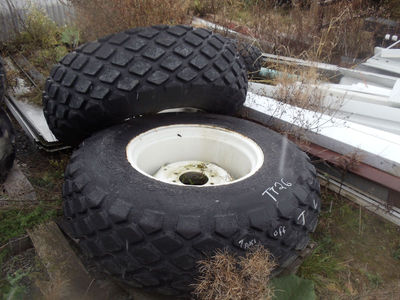 SET FRONT&REAR TURF TIRES F<13.6-16.1,R<16.9-24 USED