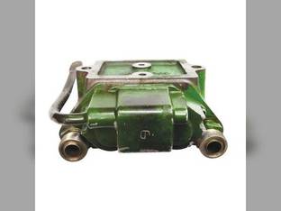 Used Break-away Coupler Assembly With Levers Compatible with John Deere 7710 7800 7510 7400 7700 7210 7610 7810 7600 7200 7410 7500 RE34183