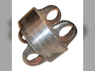 Used MFWD Double U-Joint - Central Body fits John Deere R212901 fits Case IH 5120 5130 5140 5230 5240 5250 85827070 fits New Holland CAR046196 fits Case 85827070 fits Ford 85805995