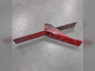 Used Filter Latch Assembly fits International 1086 1486 1586 3388 3588 3788 4366 4386 5088 5288 5488 6388 6588 6788 7288 7488 fits Case IH 1822 1800 2044 1844 67980C2 67980C1