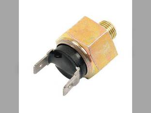 Switch - Brake John Deere 2130 1630 1950 2040 3040 3130 1040 1120 940 2030 1030 1840 3050 840 1640 830 2140 1350 1130 2120 1550 930 3030 1750 1020 3640 2250 3140 2650 1830 3120 2450 4040 3350 1140