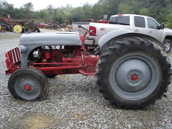 Ford 8N Dismantled Tractor (6082078) RUSSELLS TRACTOR PARTS SCOTTSBORO