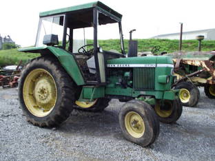 John Deere 2130