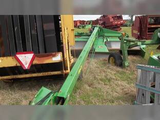 John Deere 946