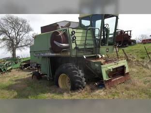 John Deere 4400