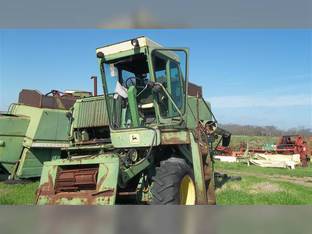 John Deere 4400