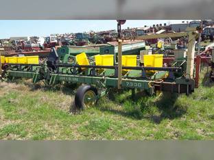 John Deere 7300