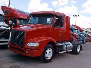 2005 Volvo VNM42T200