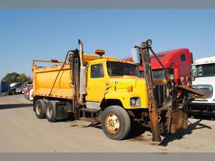 2000 International S2600