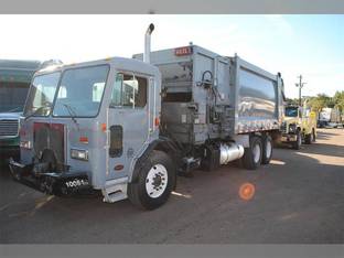 2007 Peterbilt 320