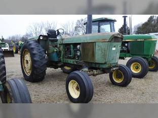 John Deere 4320