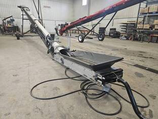 2025 Universal 1547 FIELD LOADER TD