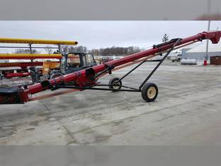 2025 Universal 1537 SHORT FIELD LOADER TD