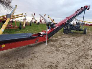 2025 Universal 1537 FIELD LOADER TD