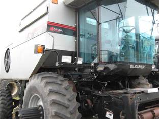 2000 Gleaner R72