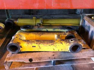 Komatsu ARM CYLINDER, BUCKET LINKAGE, FITS: PC 3