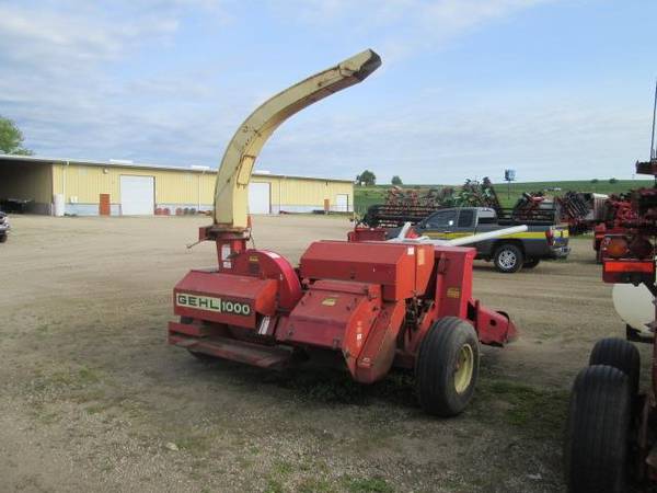 1982 Gehl CB1000 Pull Type Forage Harvester #2417 Carl F. Statz and ...