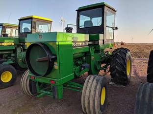 John Deere 5830