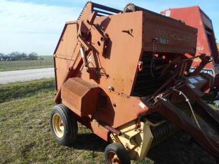 New Holland 845