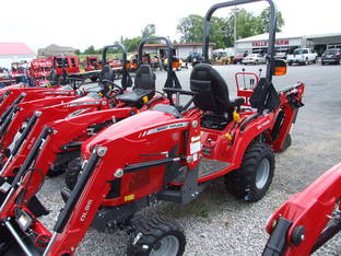 Massey-Ferguson GC1723E