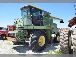 John Deere 8820