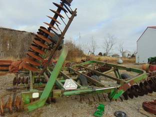 John Deere 235