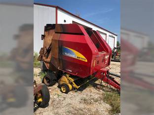 New Holland BR7070