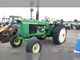 John Deere 3010