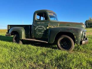 1953 International R110