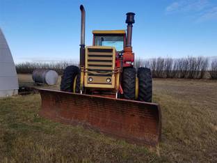 1977 Versatile 825 II