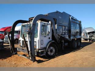 2005 Mack MR688S