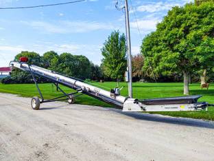 2025 Universal 1537 FIELD LOADER TD