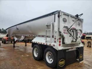 2006 MAC 39 FT ROUND BOTTOM