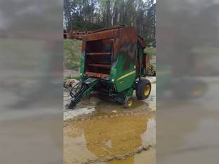 John Deere 569