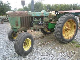 John Deere 3010