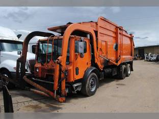 2004 Mack MR688S