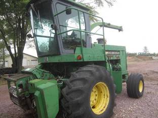 John Deere 5830