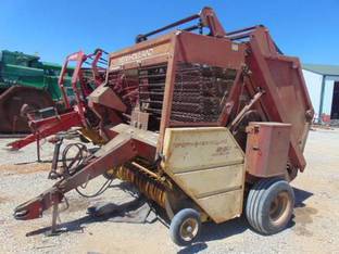 1982 New Holland 851
