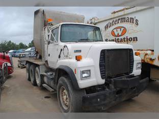 1996 Ford L8000