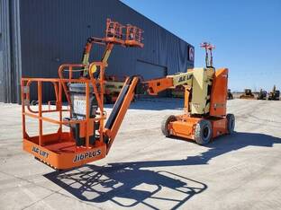 2020 JLG E300AJP