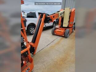 2019 JLG E300AJP