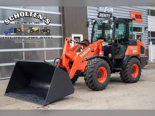 2025 Kubota R640