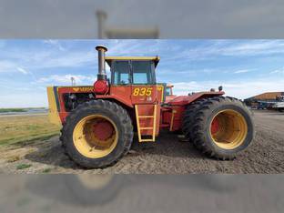 1981 Versatile 835