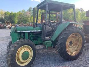 John Deere 2130