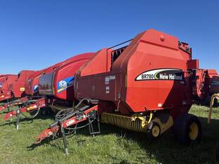 New Holland BR780