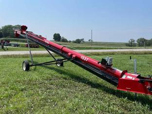 2025 Universal 1537 FIELD LOADER TD