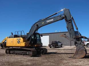 2021 John Deere 210G LC