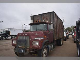 1974 Mack DM685S